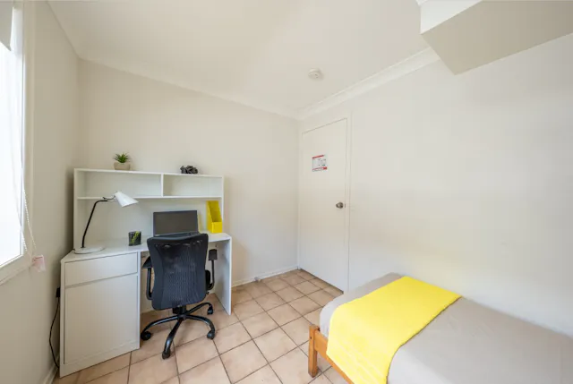 Charming Single Room room image 2