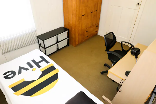 Charming Single Room room image 2