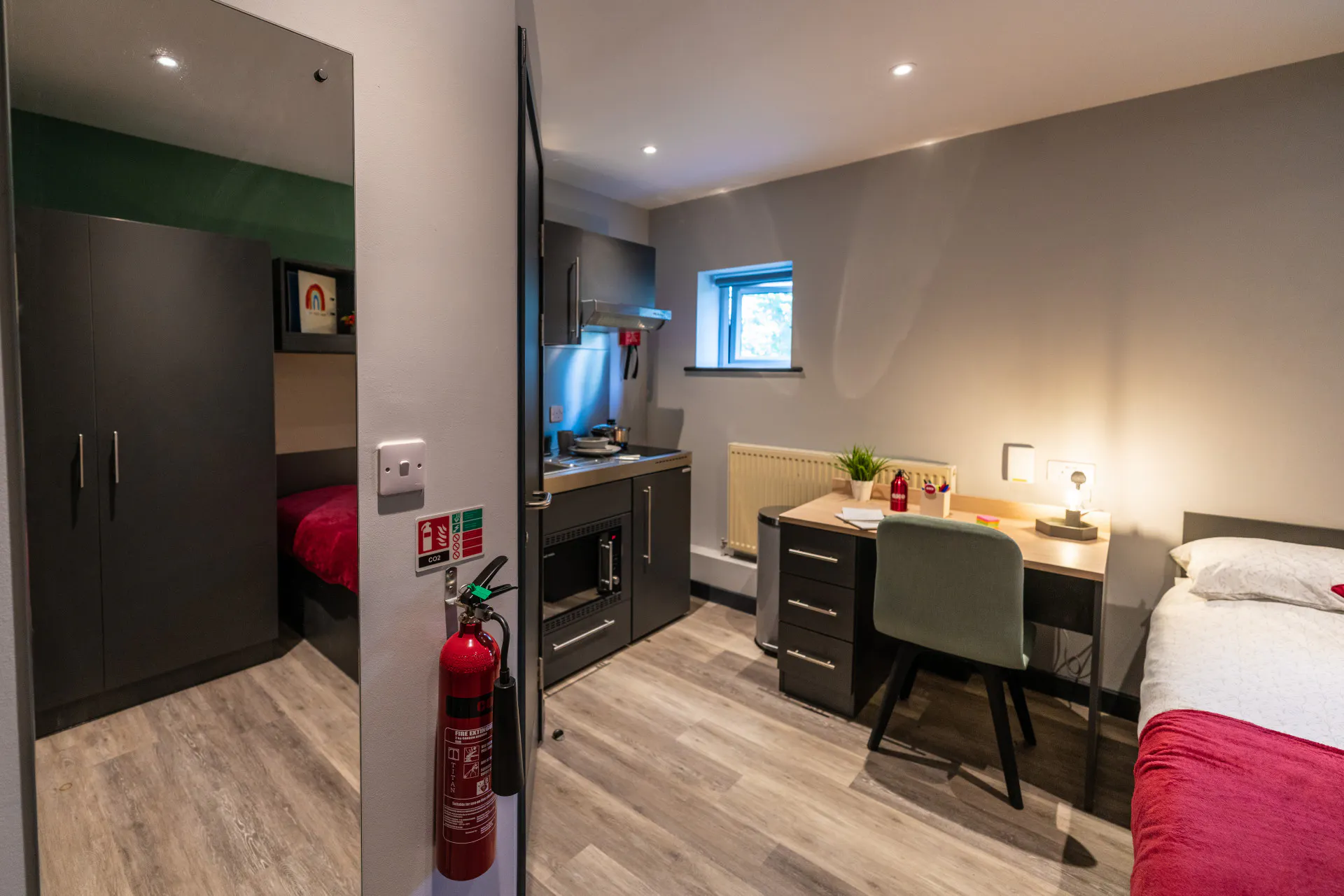 City Studio ROOM 1