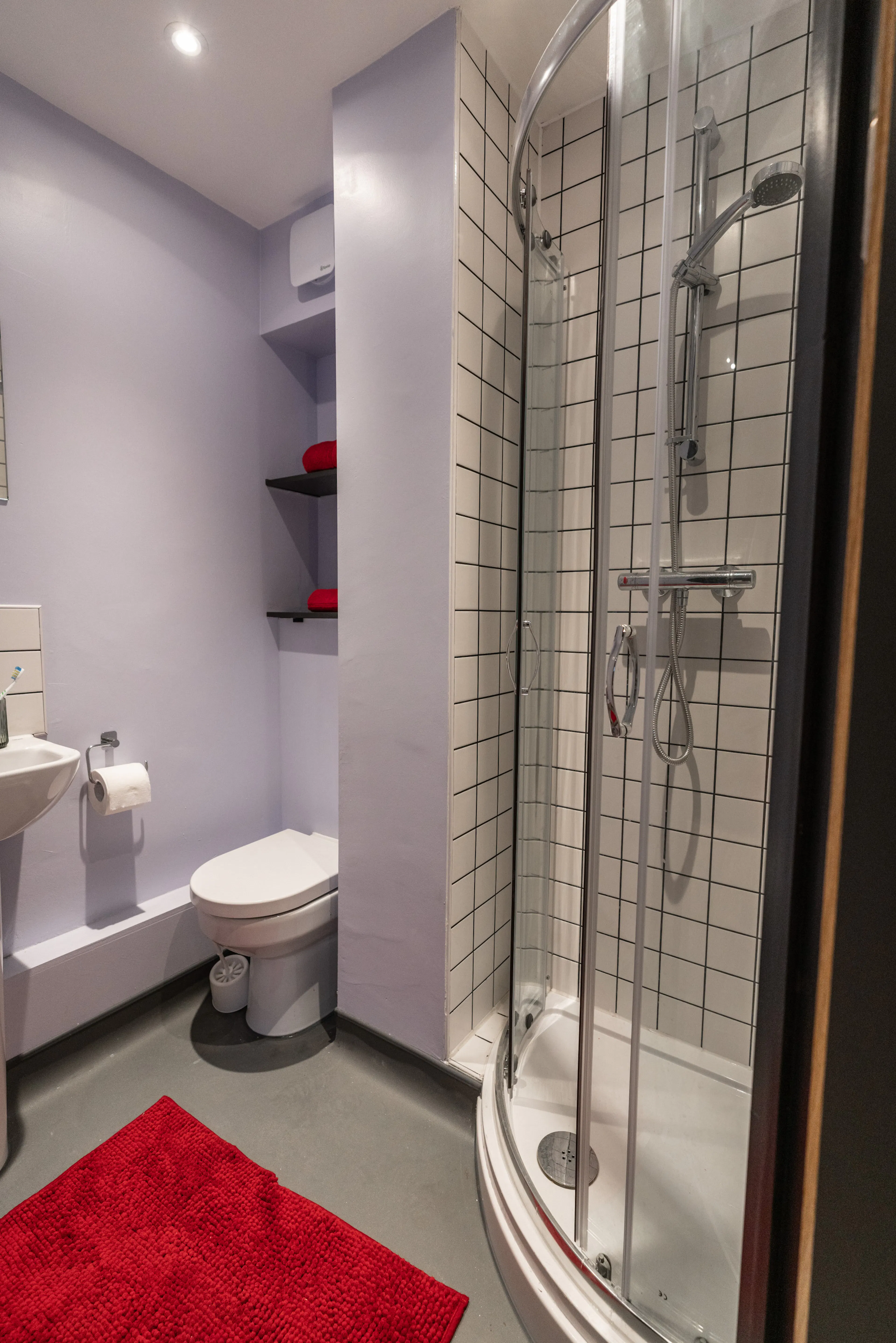 City Studio BATHROOM 3