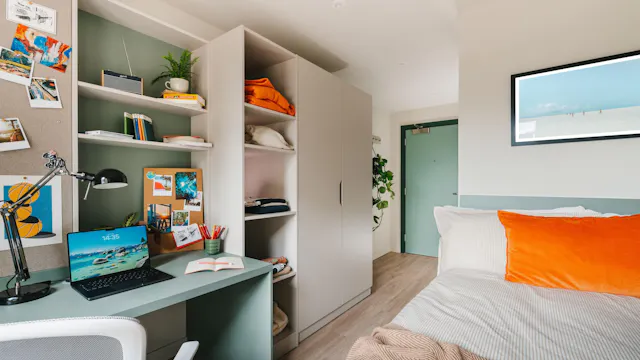 Premium Ensuite room image 1