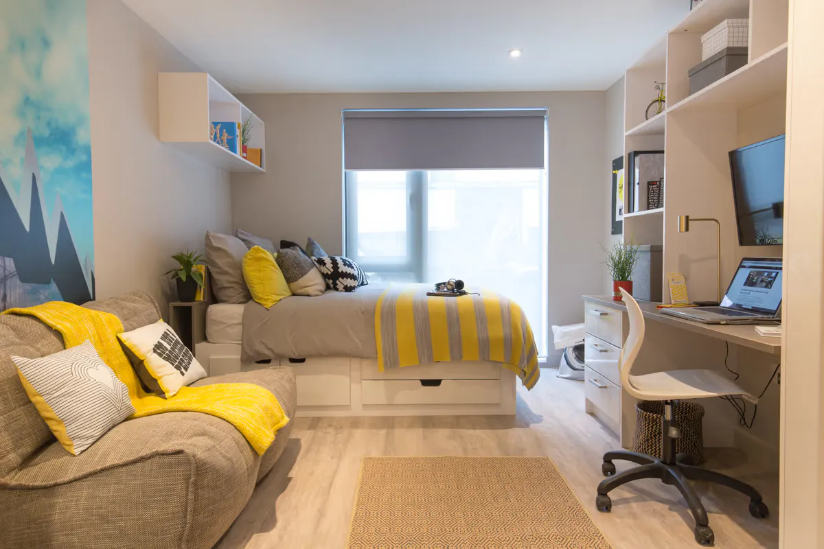 Classic 3-4 Bed Apartment ROOM