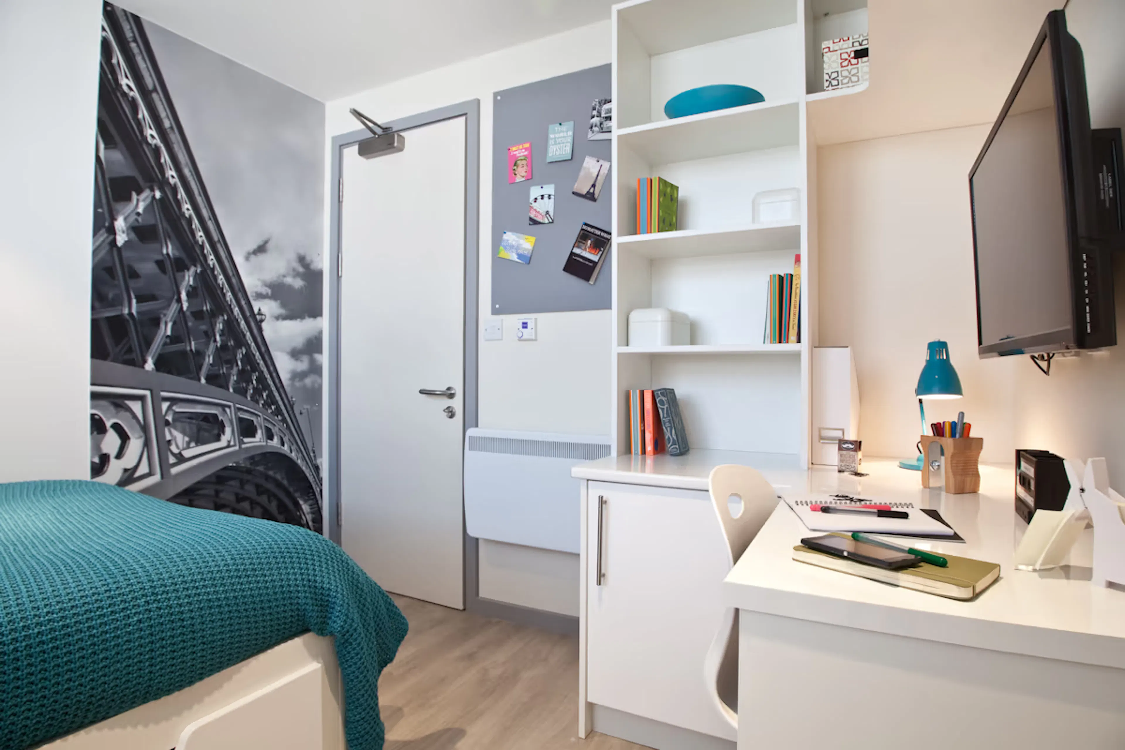 Classic 2 Bed Apartment ROOM 3