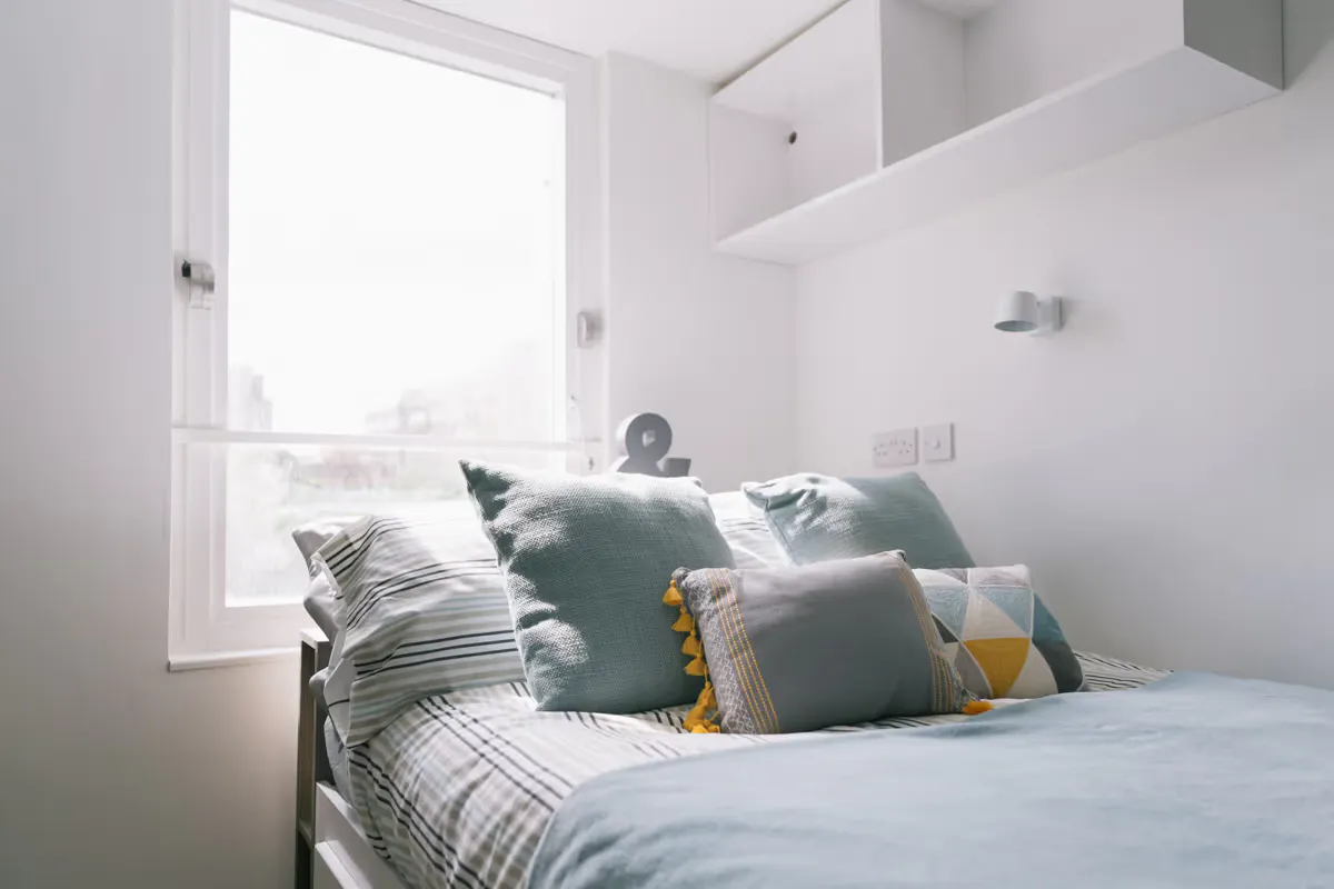 Basic 5 Bed Apartment