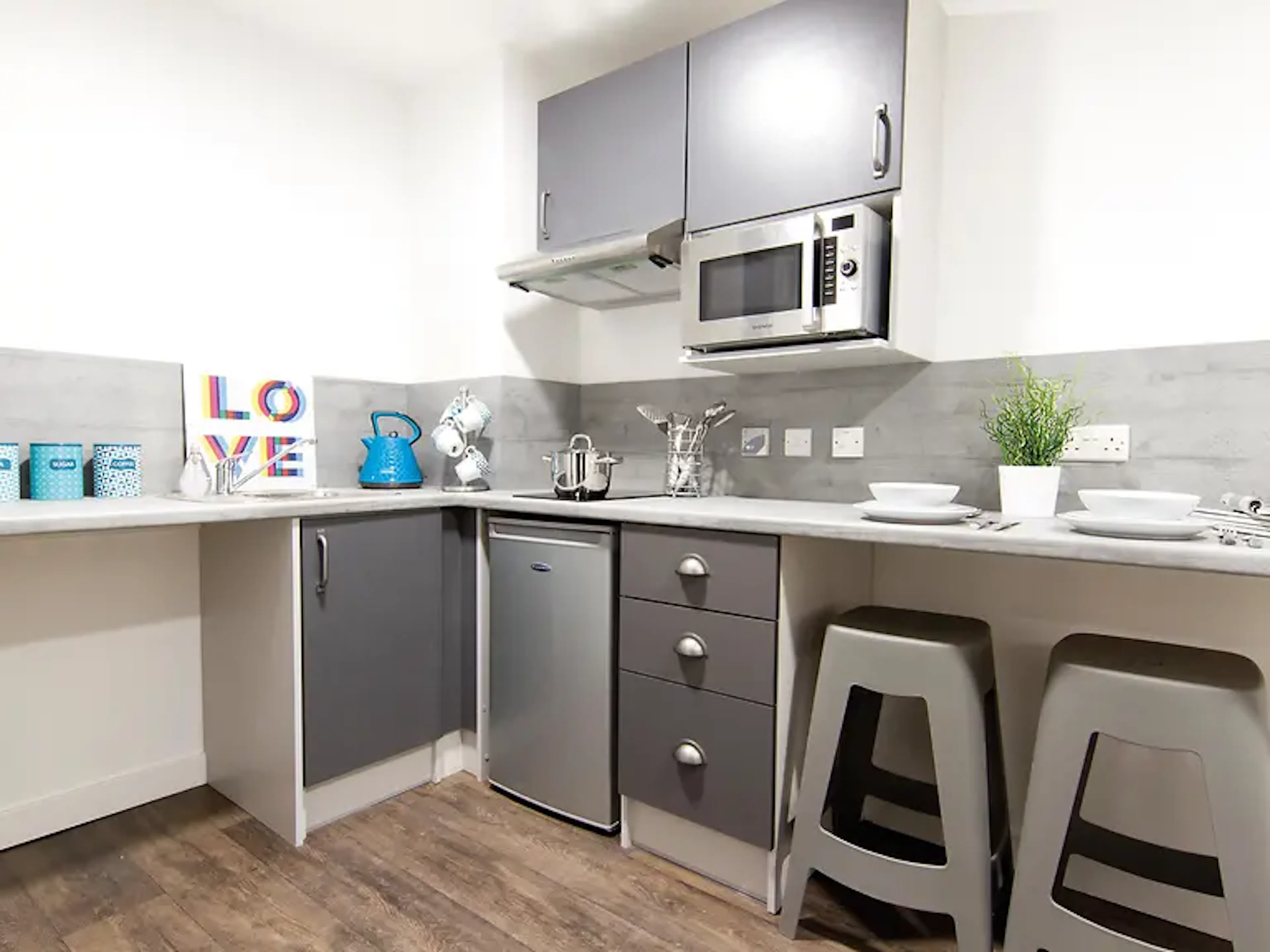 Classic - 2 Bed Flat KITCHEN 3