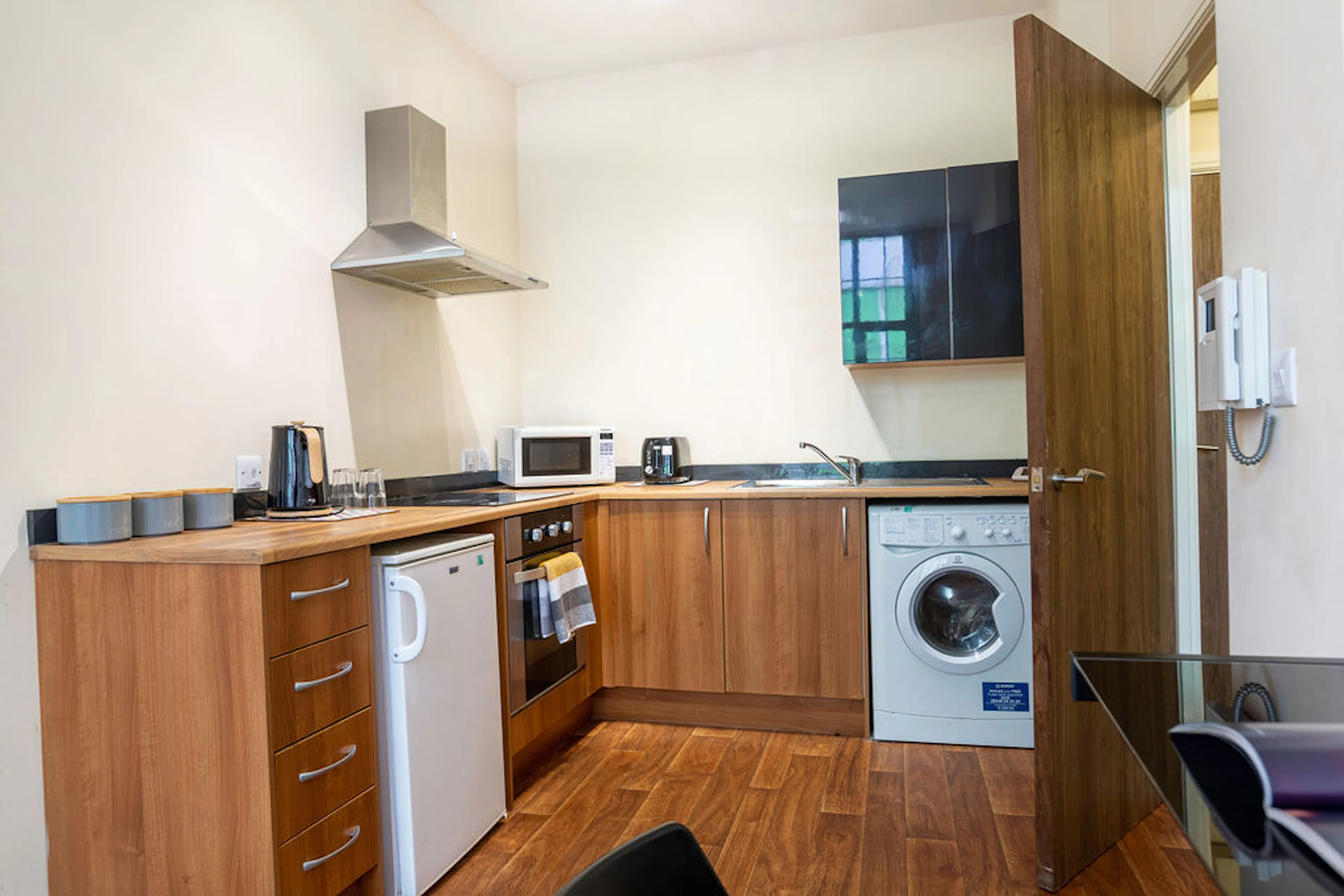 Classic 1 Bed Apartment KITCHEN 1