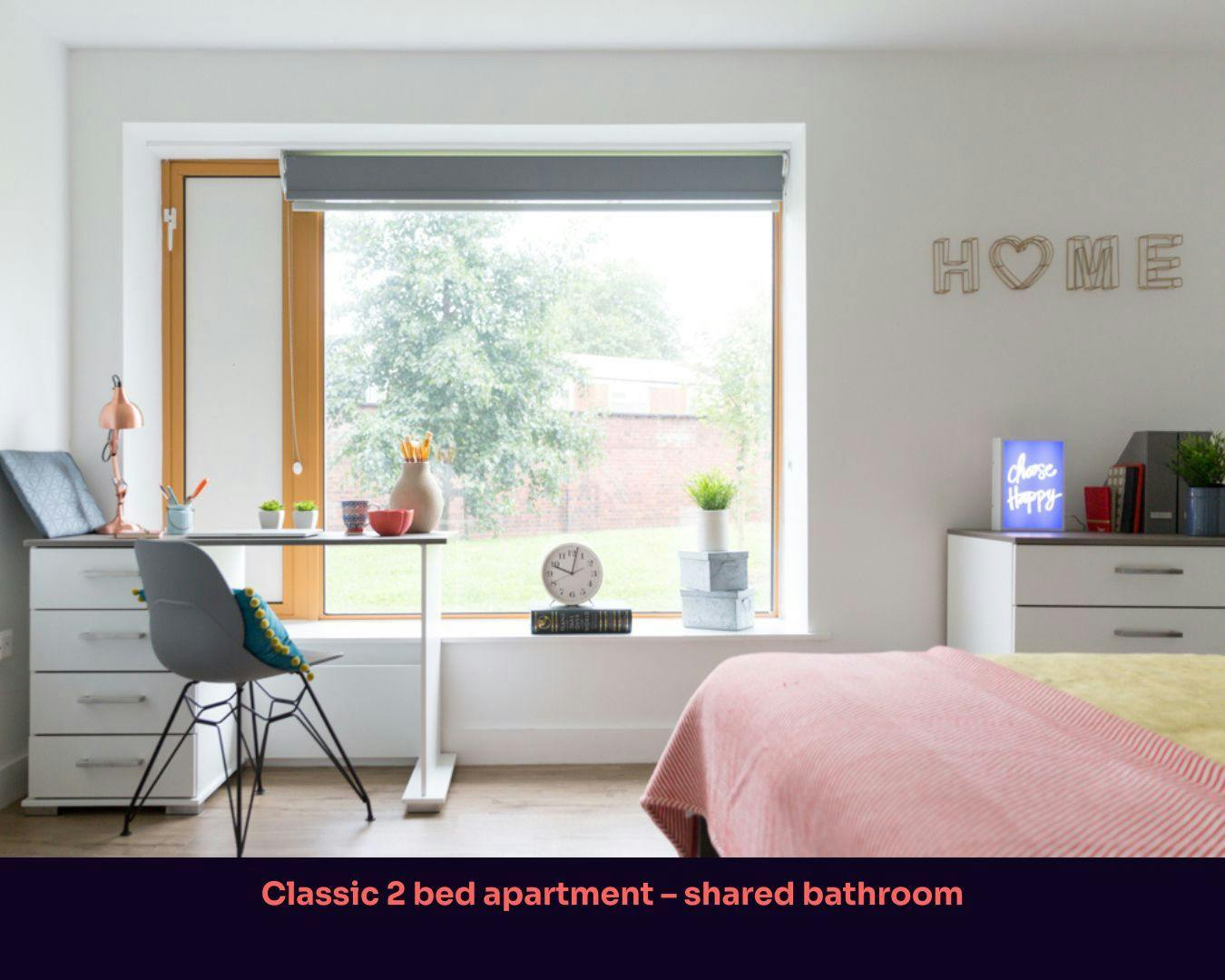 Classic 2 Bed Apartment - Shared Bathroom