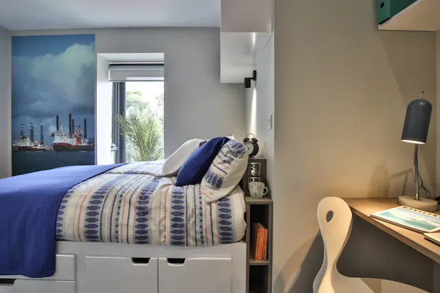 Classic 2 Bed Apartment room image 1