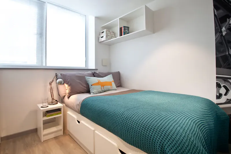Classic 2 Bed Apartment - Shared Bathroom