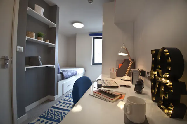 Classic Bigger 3-4 Bed Apartment room image 1