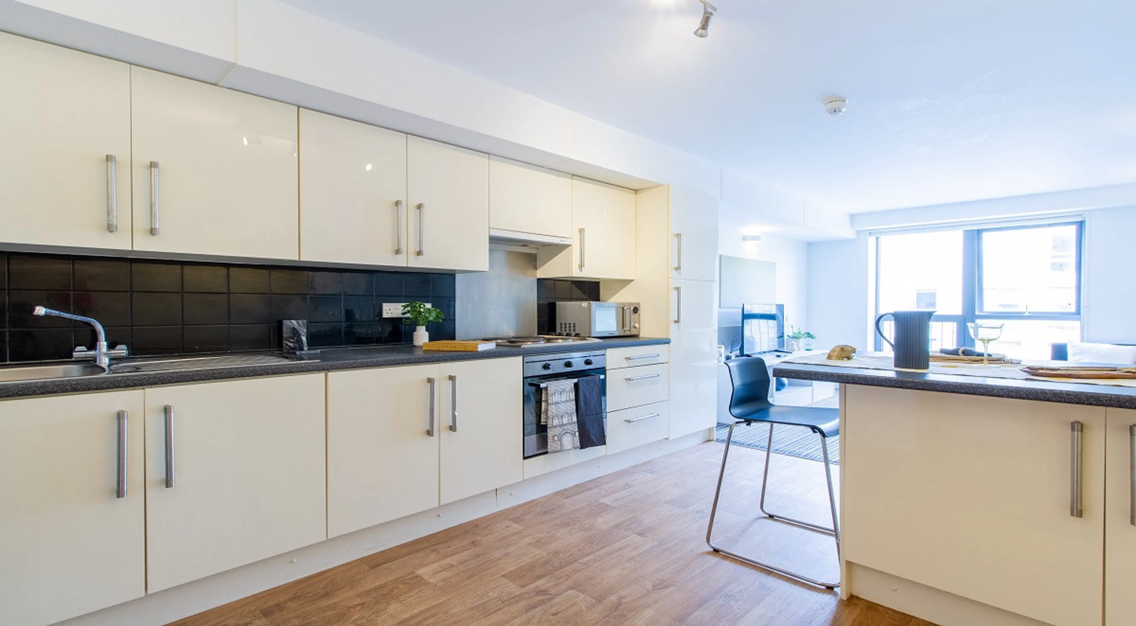 Classic 3 Bed En-suite KITCHEN 1