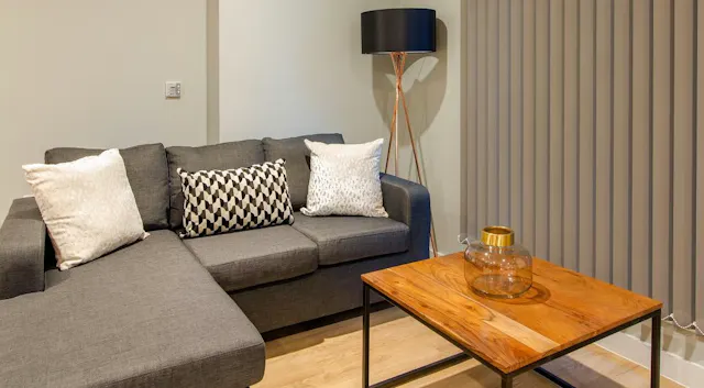 Classic 4 Bed Ensuite room image 3