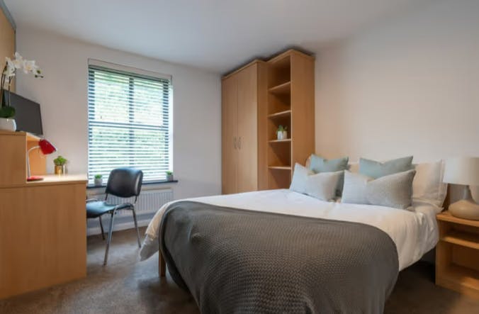 Classic 4 Bed Shared House - Balcony