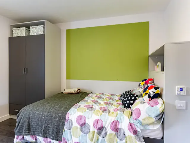 6 Bed Classic Shared Apartment room image 1