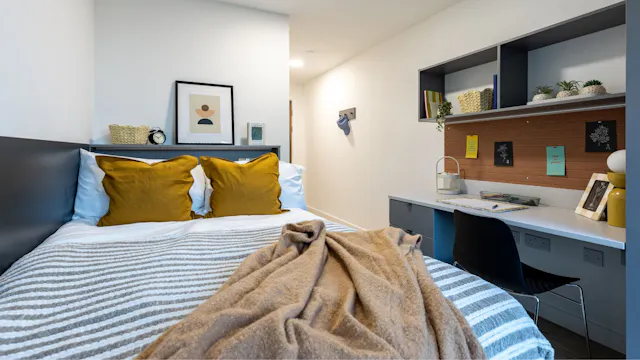 Classic 8 Bed Upper Floor room image 1