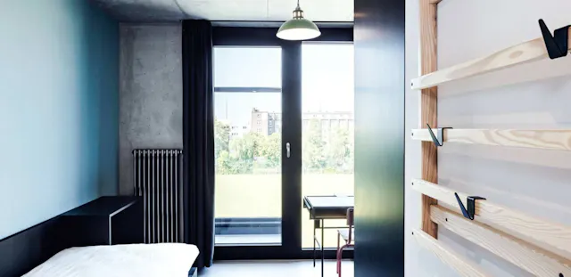 Classic Studio with Balcony room image 3