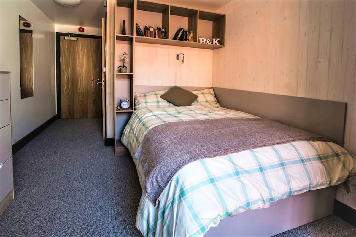 ROOM ROOM