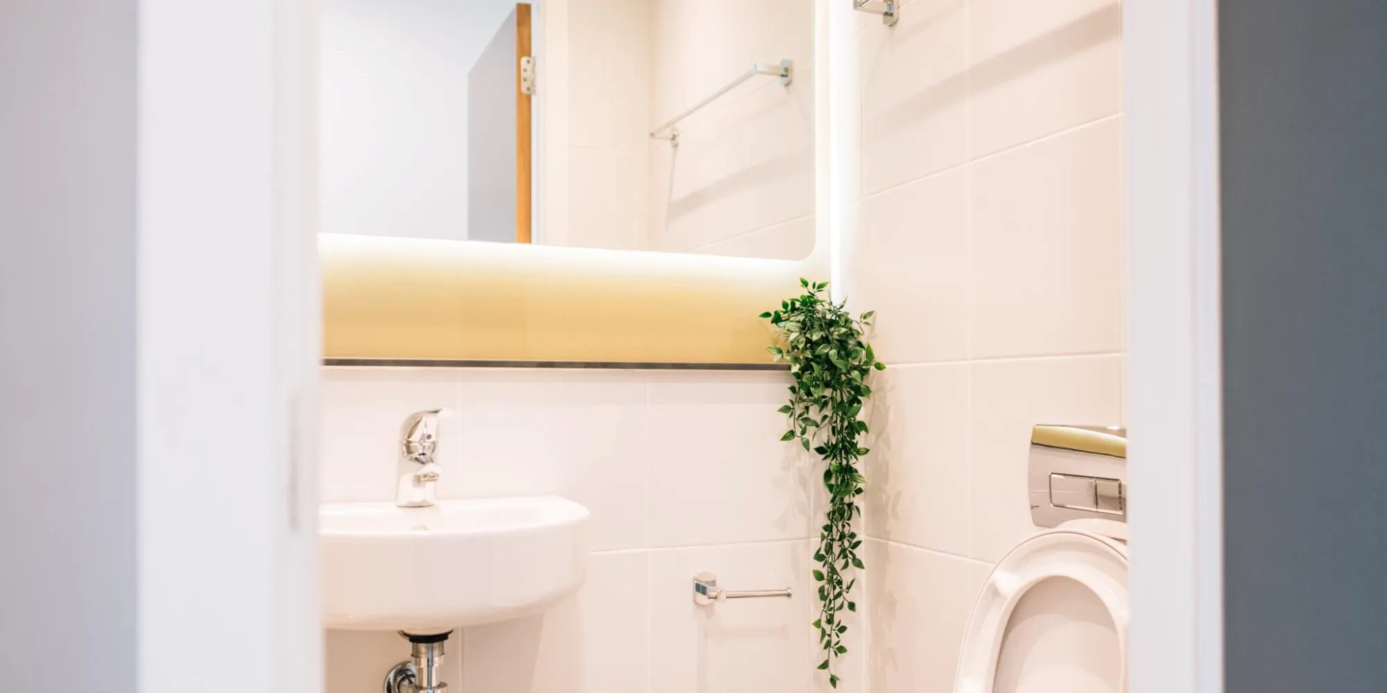 Classic Ensuite BATHROOM 2