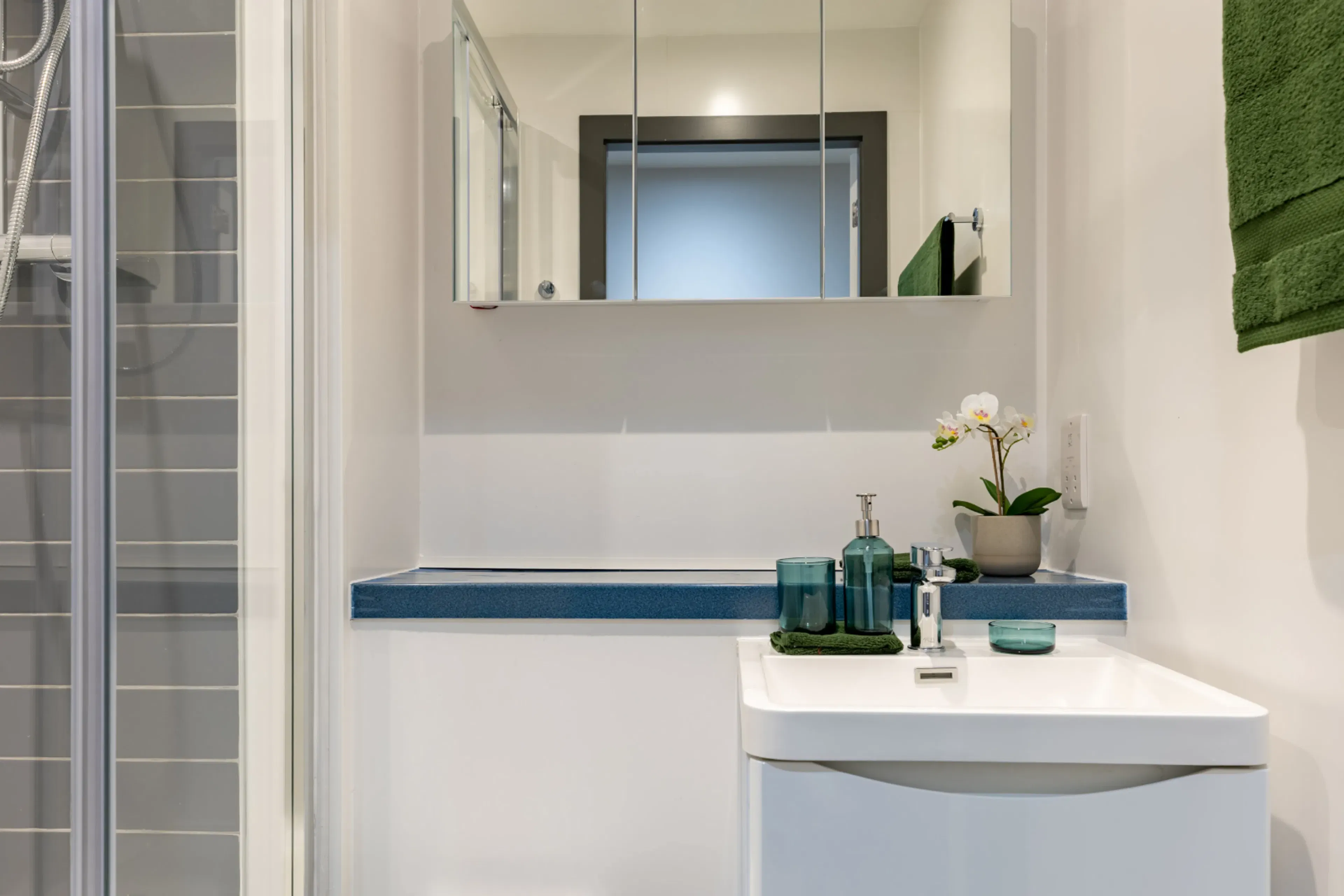 Classic En Suite BATHROOM 2