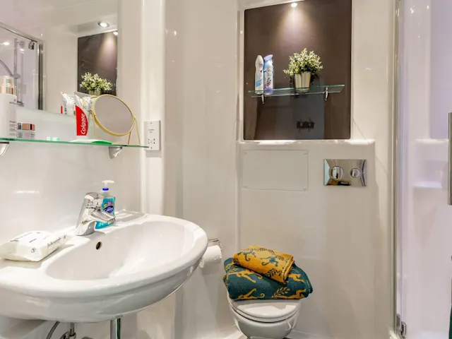 Classic En Suite room image 2