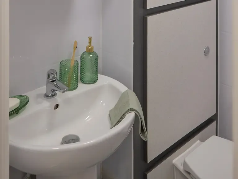 Classic Ensuite BATHROOM 2