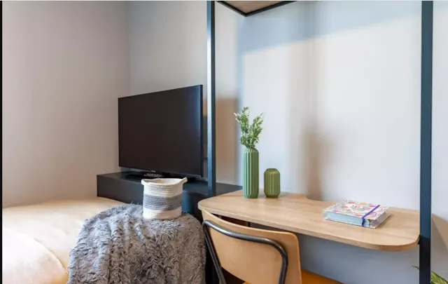 Classic Ensuite (4 Bed Flat) room image 2
