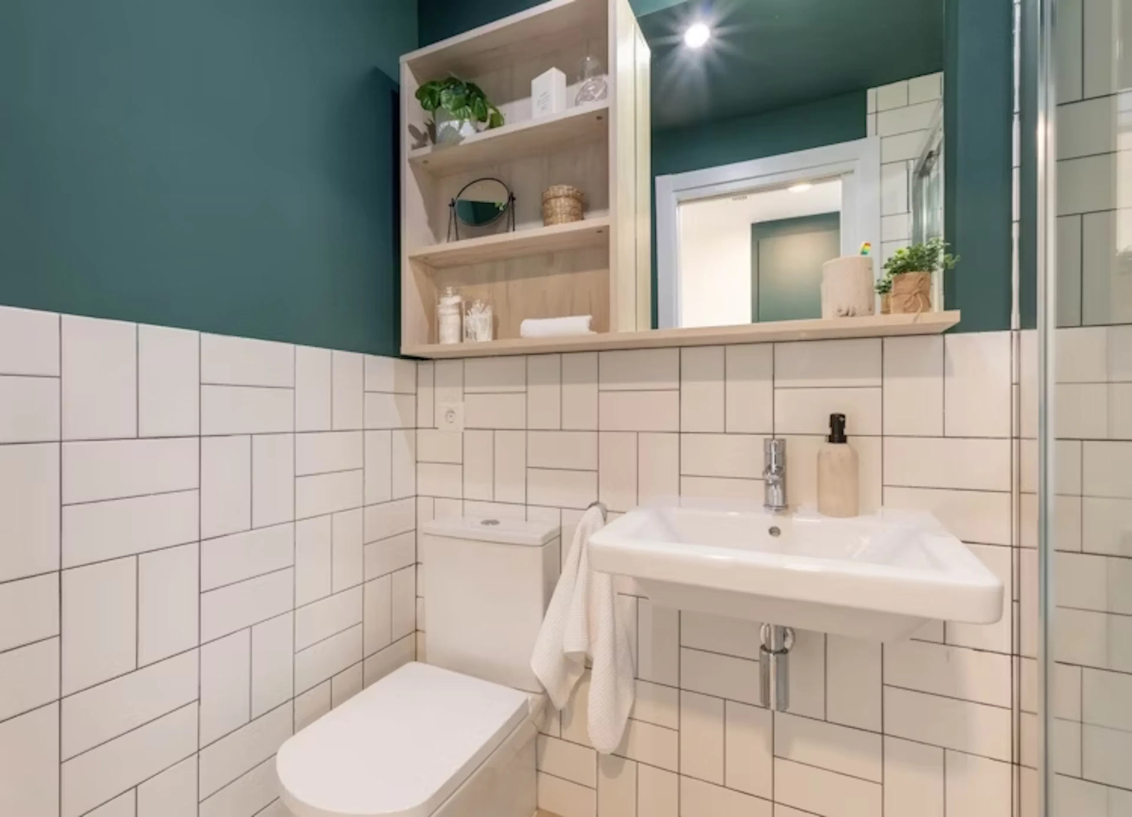 Classic Ensuite BATHROOM 3