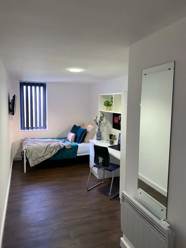 Classic Ensuite Plus room image 1