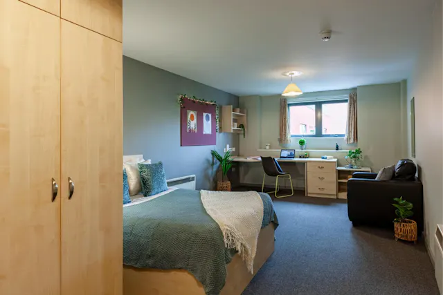 Classic Ensuite Plus room image 2