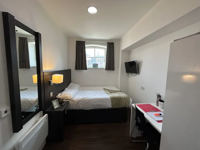 Classic Ensuite Plus room image 3