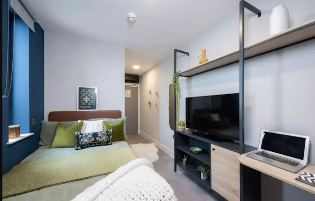 Classic Ensuite Tower room image 2