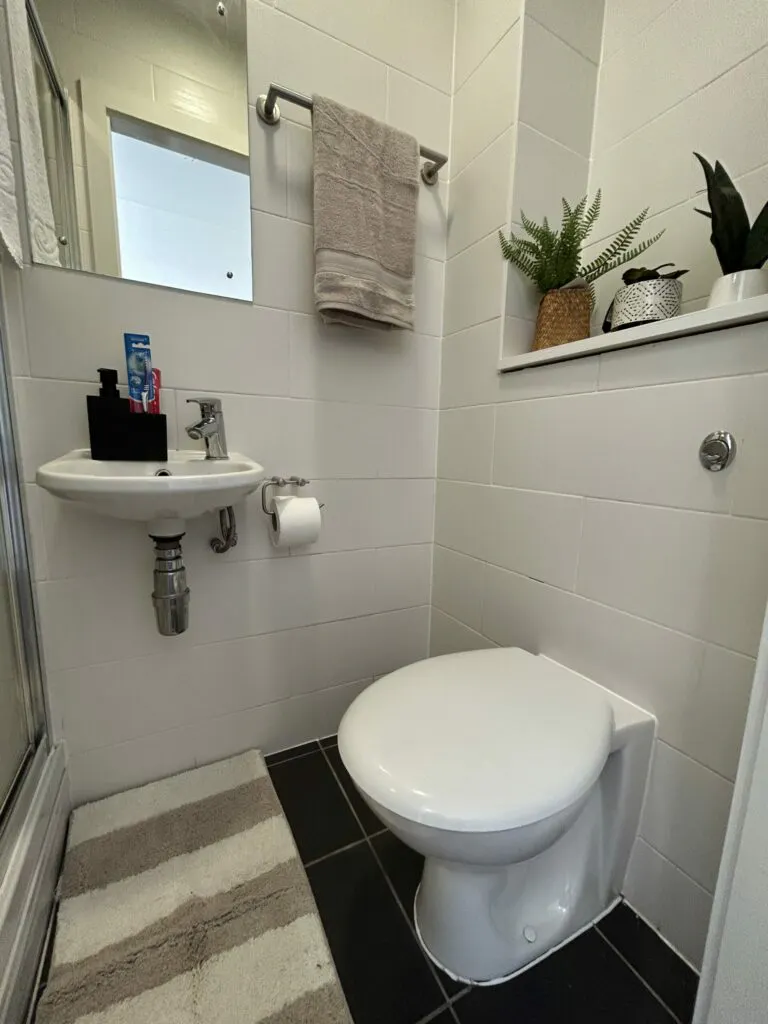 Classic Ensuite BATHROOM 4