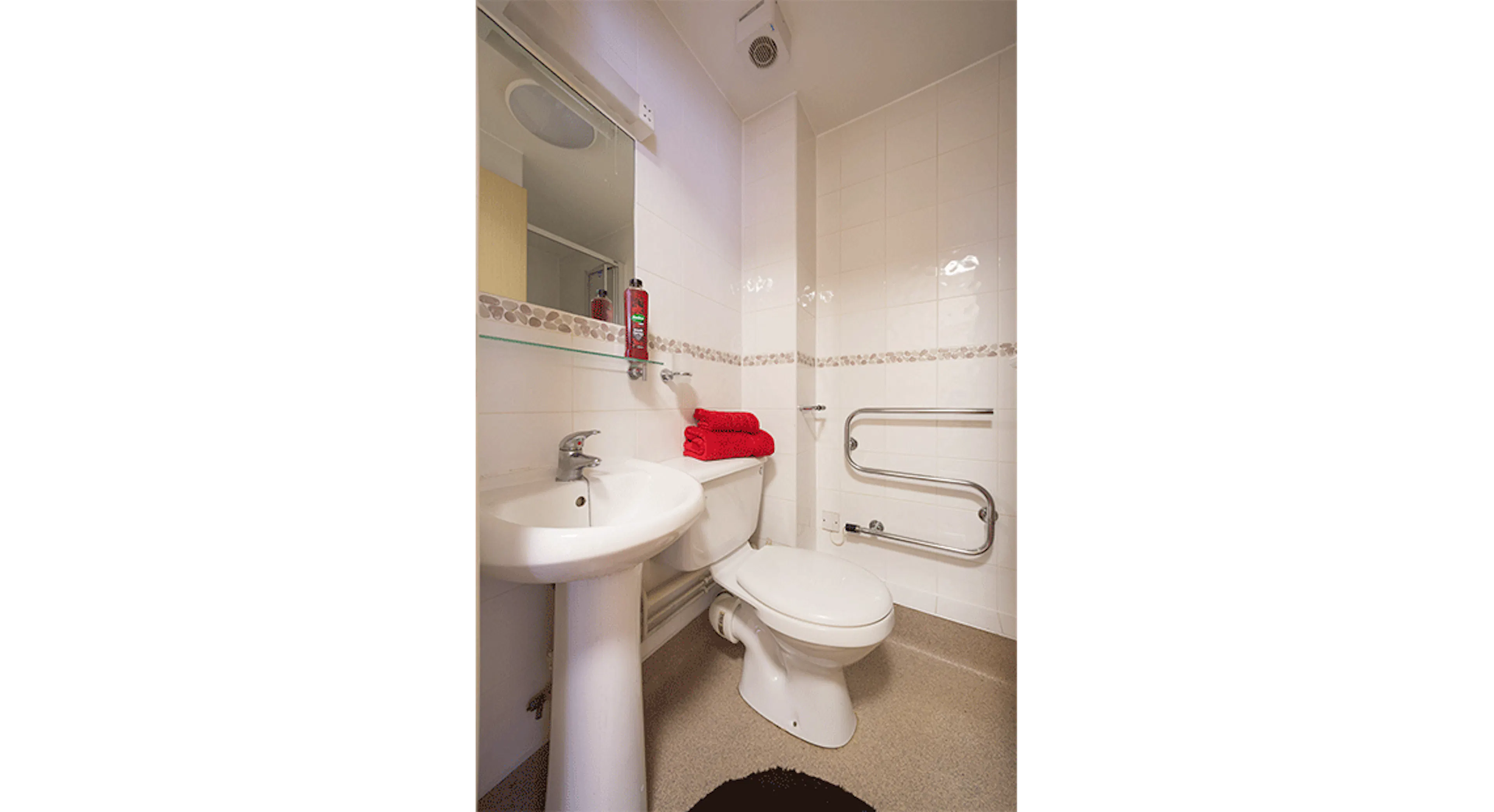 Classic Ensuite BATHROOM 2