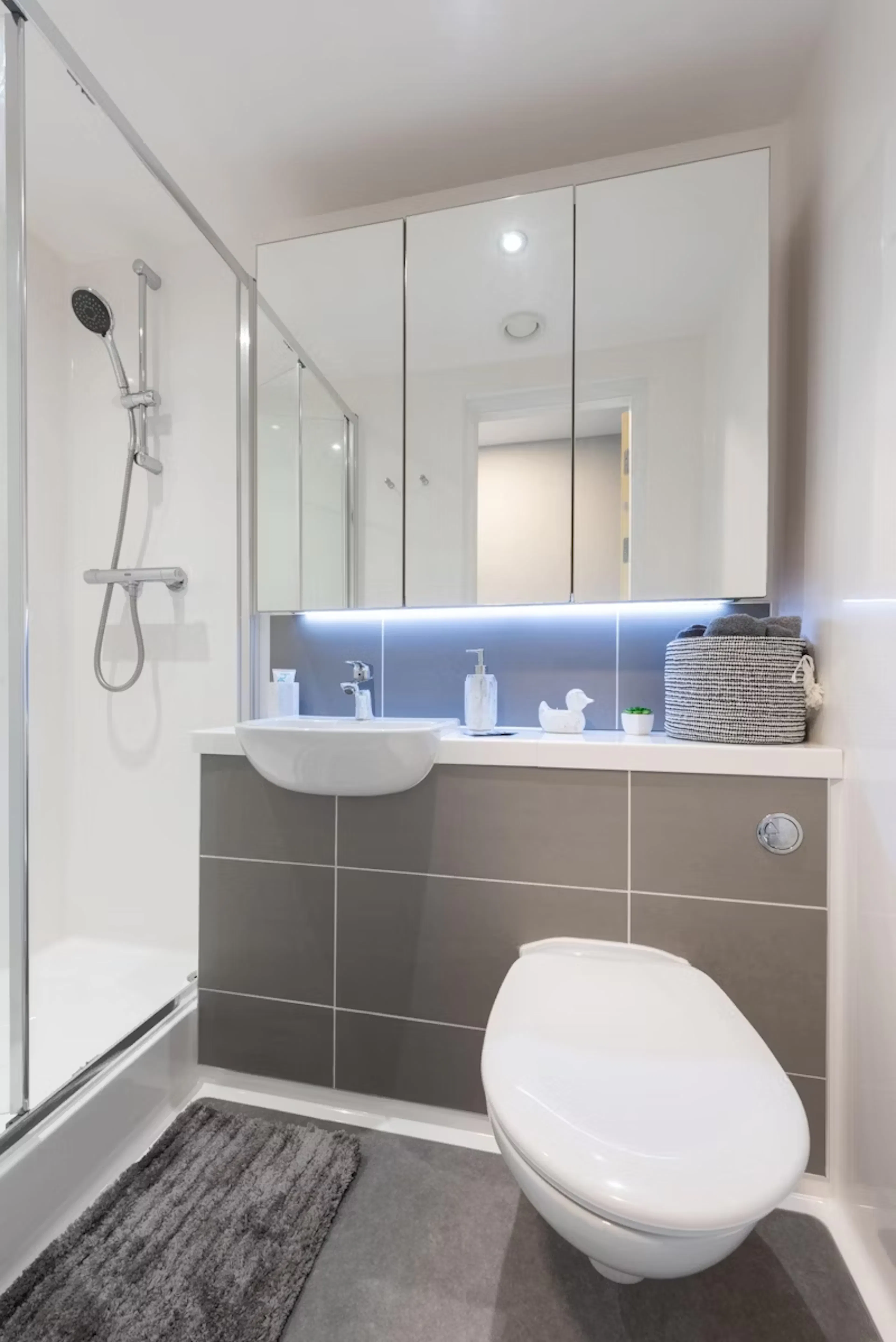 Classic Ensuite BATHROOM 4
