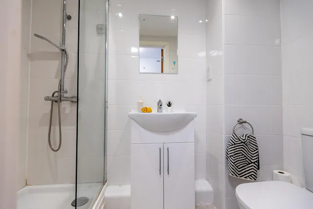 Classic Ensuite room image 4