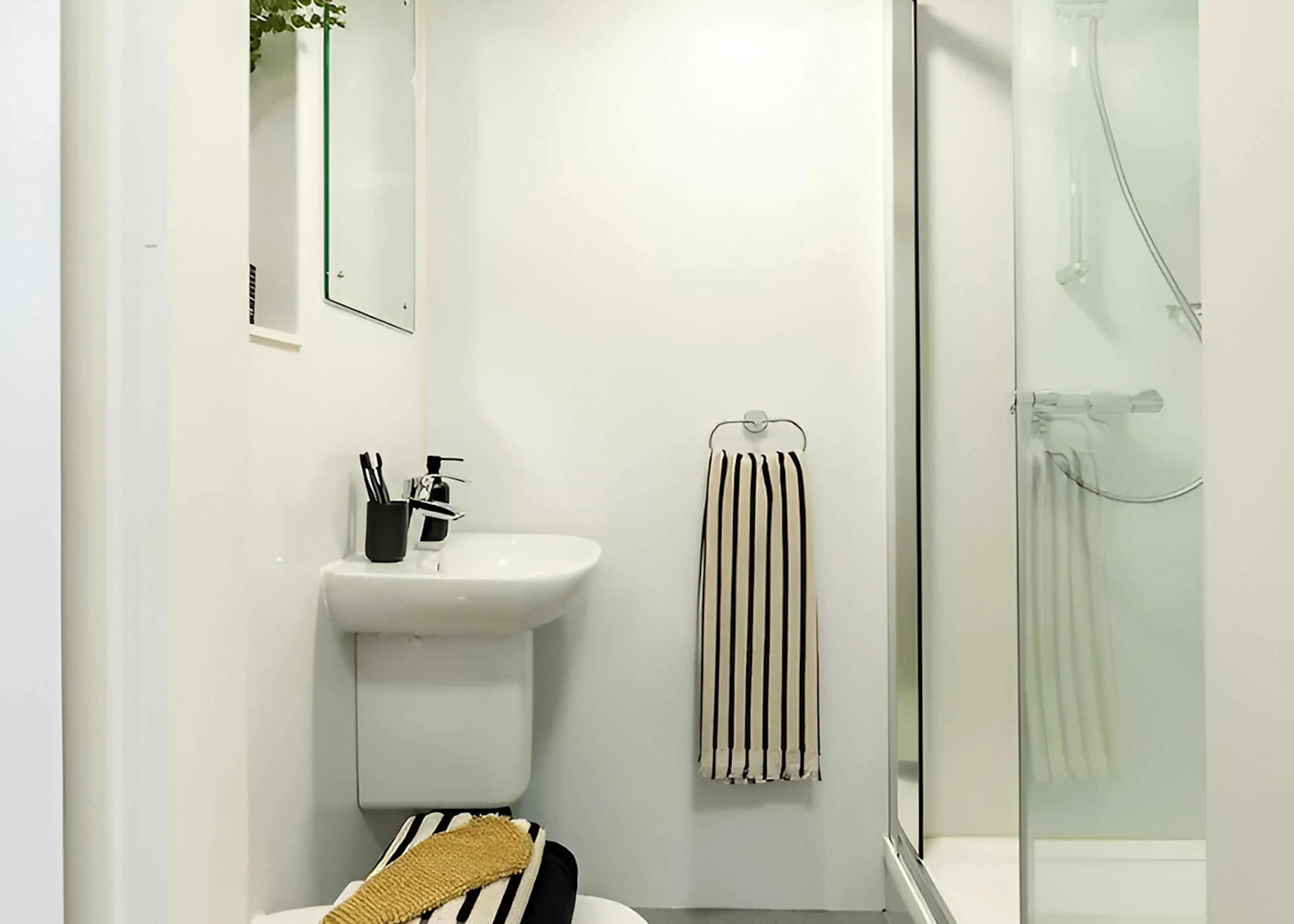 Classic Ensuite BATHROOM 3