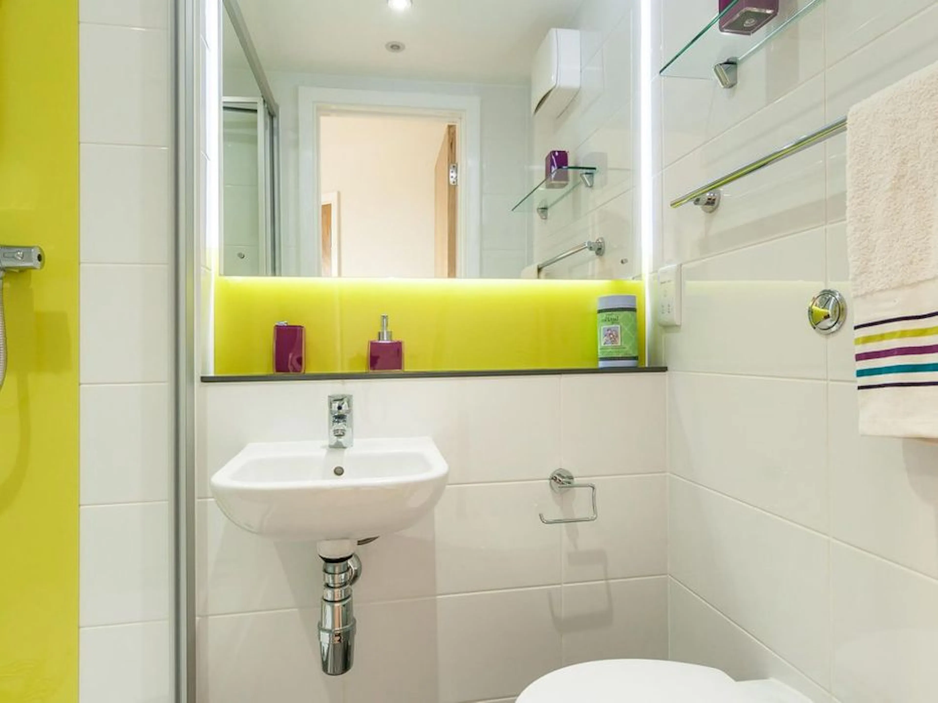 Classic En Suite BATHROOM 3