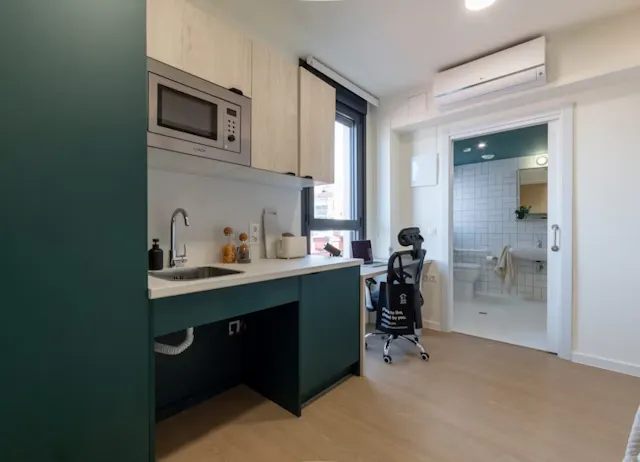 Classic Plus Ensuite room image 3