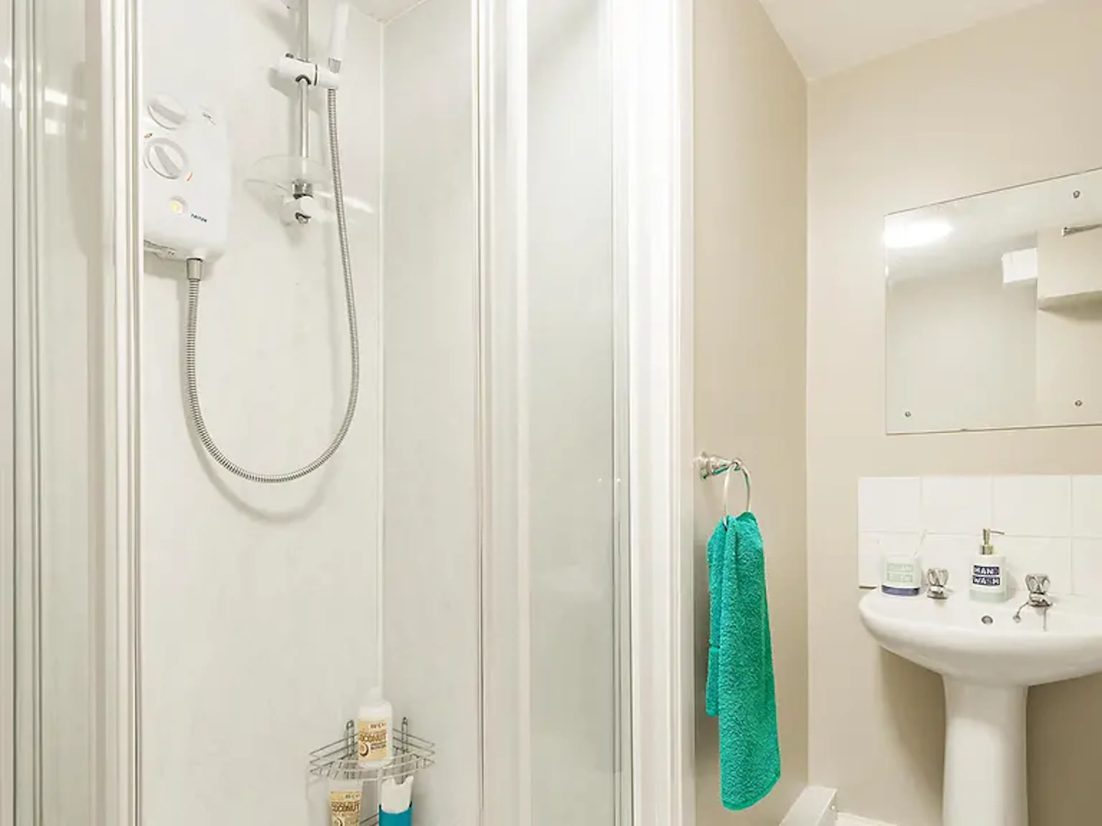 Classic Plus BATHROOM 2