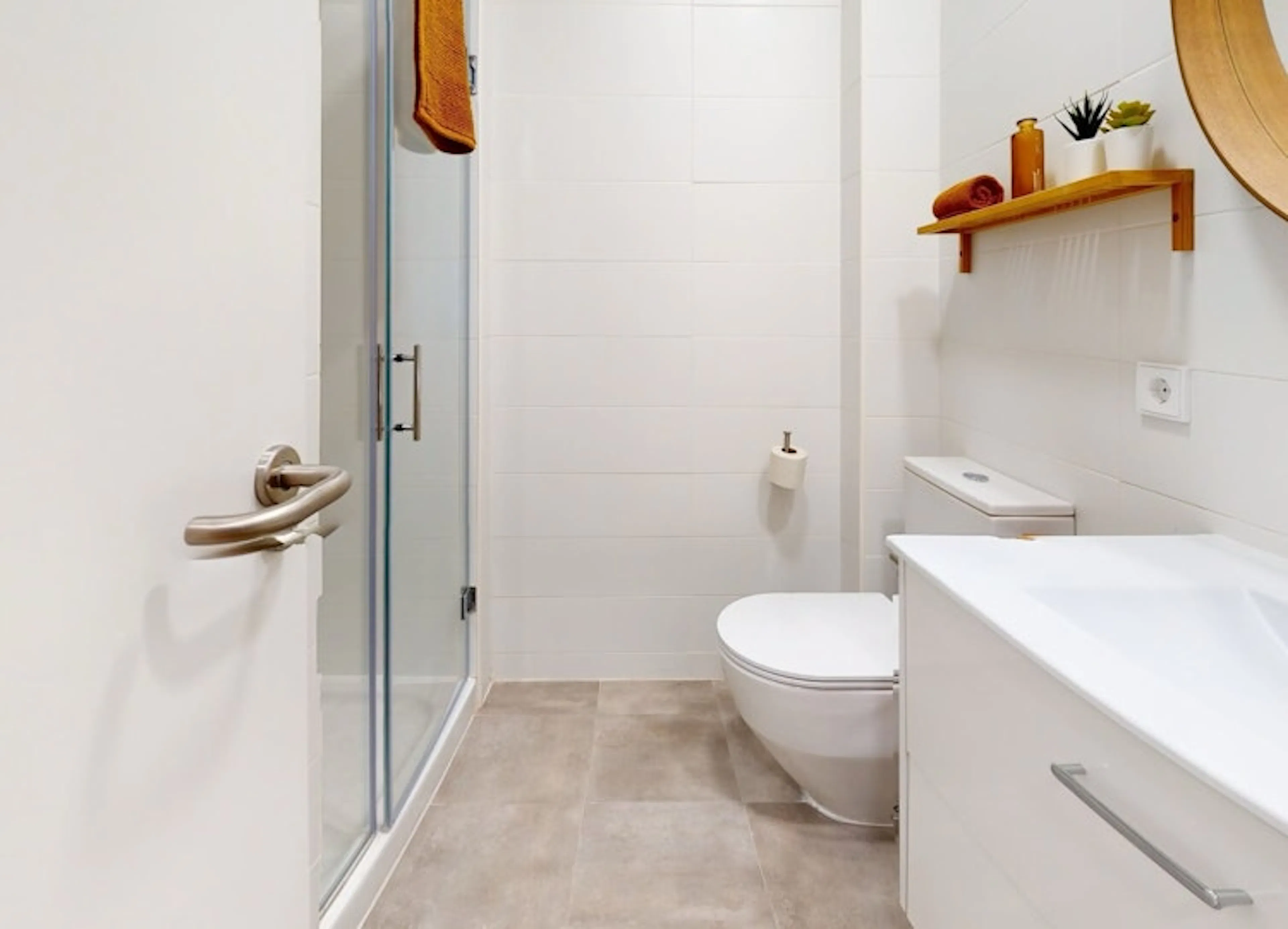 Classic Room (2-Bed) BATHROOM 4