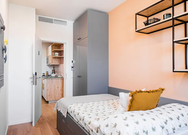 Classic Room (4-Bed) room image 2