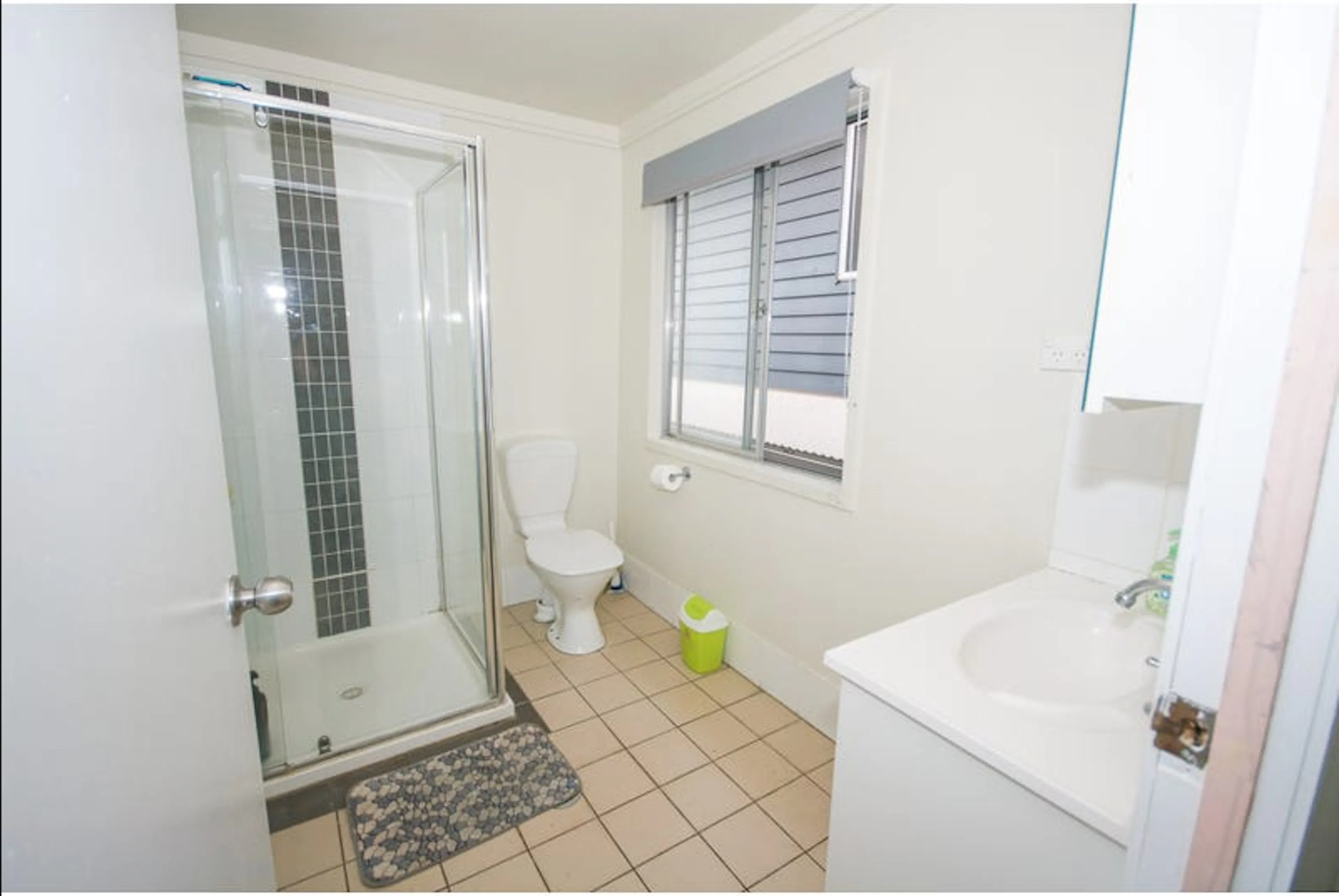 Classic Single Room BATHROOM 4