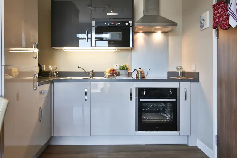 Classic Smaller 2 Bed Apartment - Shared Bathroom