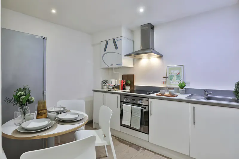 Classic Smaller 2 Bed Apartment - Shared Bathroom
