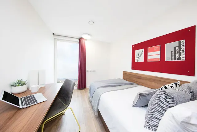 Platinum Studio room image 2