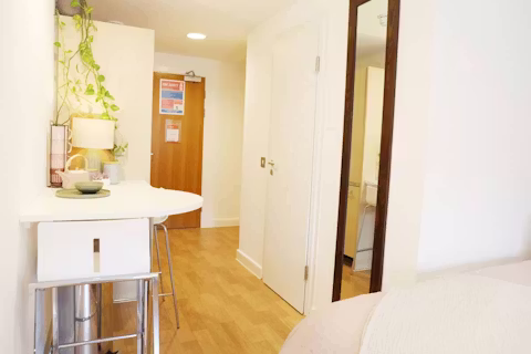gobritanya-kirby-street-residence-london-ROOM