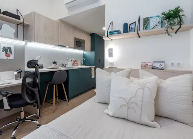 Platinum Studio room image 2