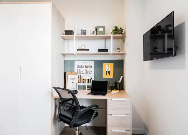 Platinum Studio room image 3