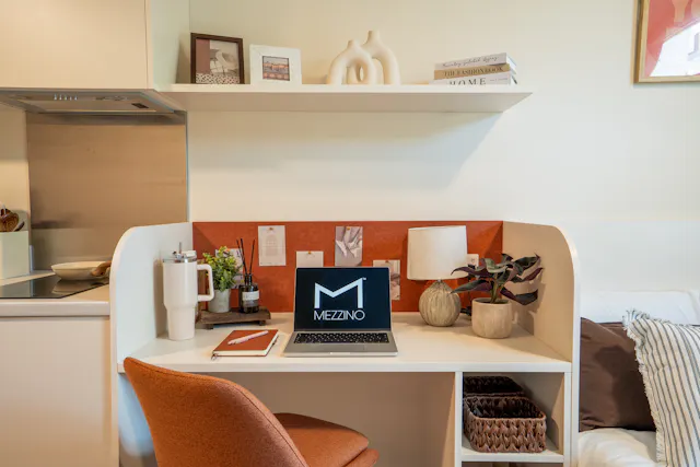 Classic Studio – Fourth Floor room image 2