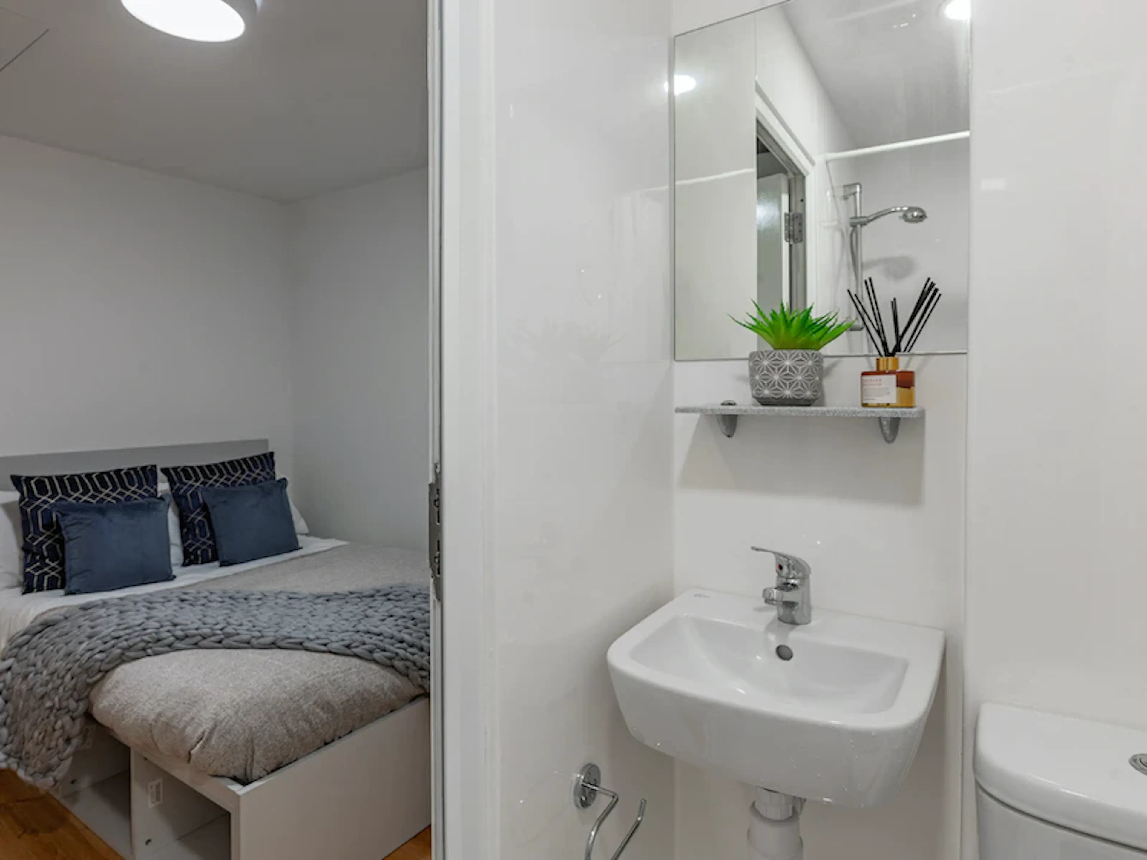 Platinum Studio BATHROOM 4